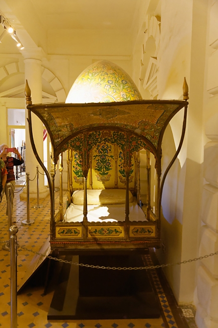 Gwalior-Jaivilas palace-016